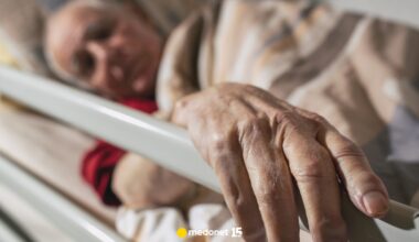 Pan Franciszek od roku mieszka w szpitalu. "Nie mamy gdzie go wypisać". A koszty rosną