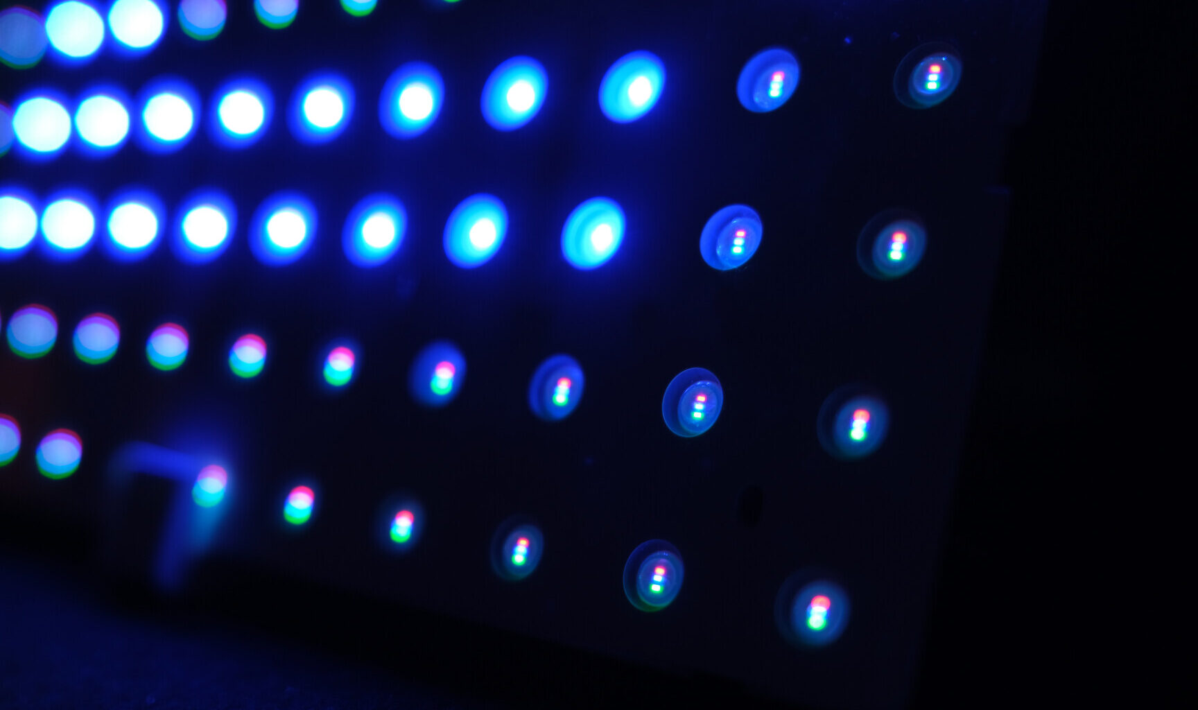 Nadchodzi pogromca OLED-ów? HKC prezentuje pierwszy na świecie monitor RGB Mini LED, który zmienia zasady gry