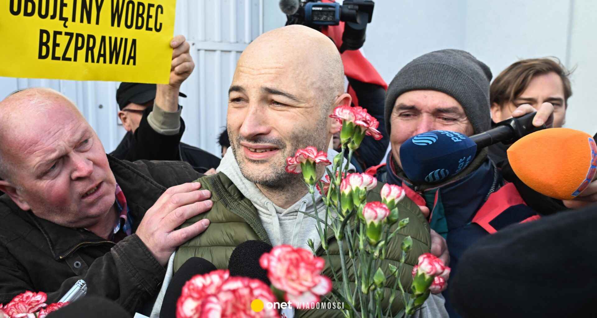 Ojciec księdza Michała Olszewskiego ma poważne kłopoty. Usłyszał trzy zarzuty