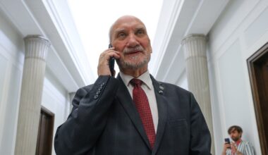 Katastrofa smoleńska. Jest ruch prokuratury w sprawie śledztwa i Antoniego Macierewicza - Onet