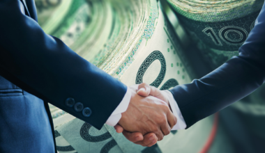 Znany polityk i naukowiec z zarzutami