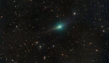 Kometa zachowuje się jak "lufa karabinu" i łamie zasady fizyki? Szansa 1 do 4 miliardów?