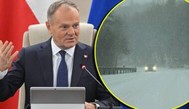 Premier Donald Tusk przemawia podczas posiedzenia sztabu kryzysowego. Obok widok z kamery samochodowej na drogę zasypaną śniegiem, gdzie widać jadący samoch&oacute;d.