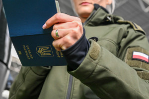 Na tę decyzję czekali. Tysiące młodych Ukraińców szturmują polskie przejścia graniczne