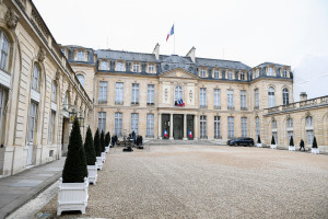 Były pracownik Pałacu Elizejskiego ukradł ponad 100 elementów prezydenckiej zastawy