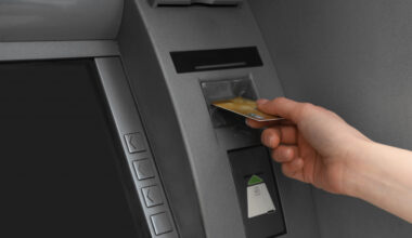 Bankomaty odchodzą do lamusa. Nowe przepisy zmienią sposób wypłaty gotówki :: RMF FM