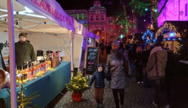 Mieszkańcy tłumnie ruszyli na Święta na Starówce. Zobacz, ile zapłacisz za grzańca i oscypka!