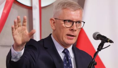 Co zniknęło z raportu komisji Cenckiewicza? Ujawniamy, co zmieniono w dokumencie z BBN