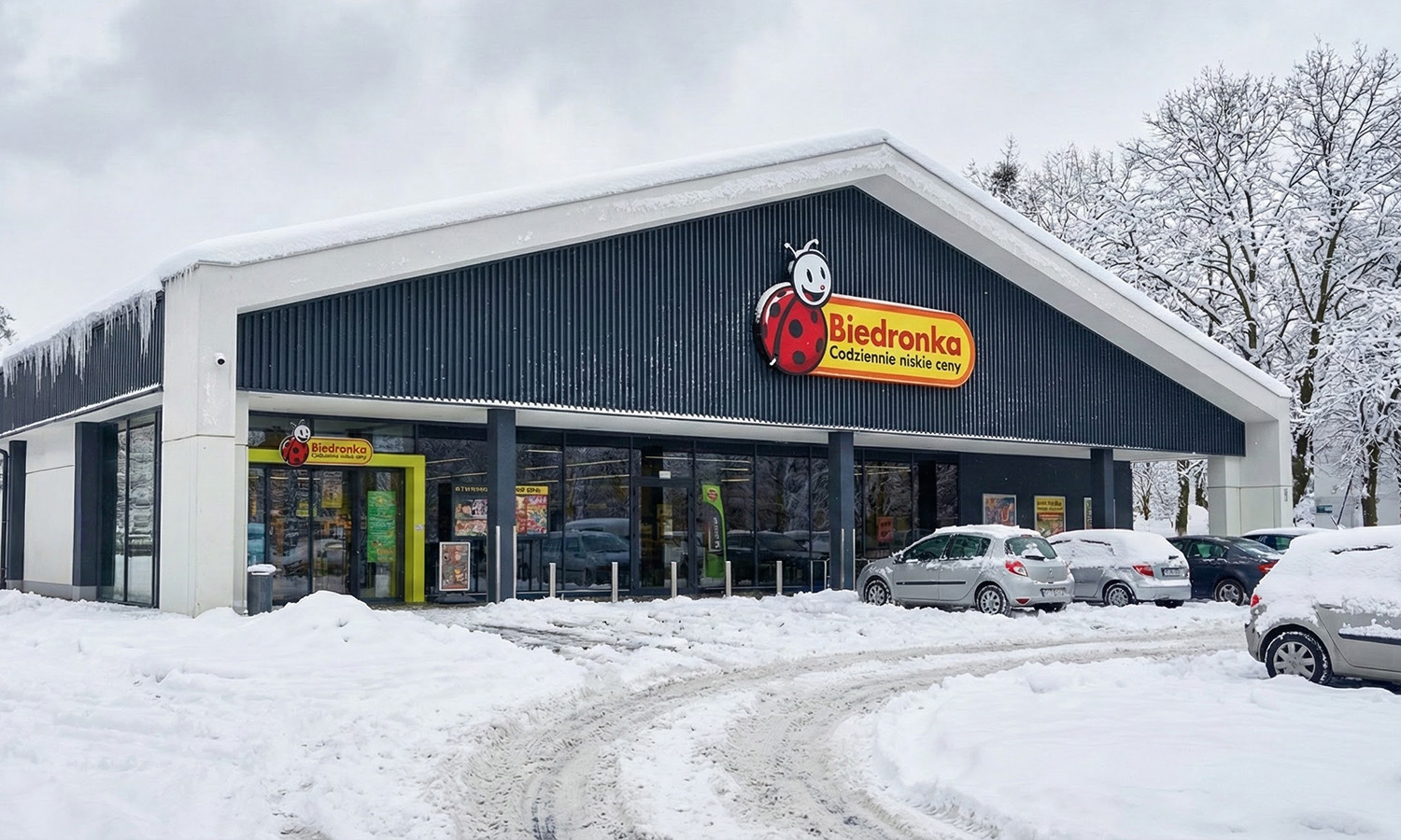Świąteczny skandal w Biedronce. Zawiadomienia do UOKiK i PIP