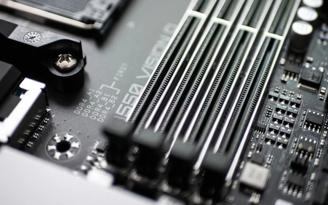 Pamięć RAM DDR5 za droga? Stwórz taniej swoją własną! Ciekawe rozwiązanie, które wymaga trochę czasu i umiejętności lutowania [3]