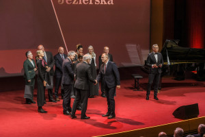 "Przy tej skali nie wszystko da się przewidzieć". O 30 latach zmian w Biedronce