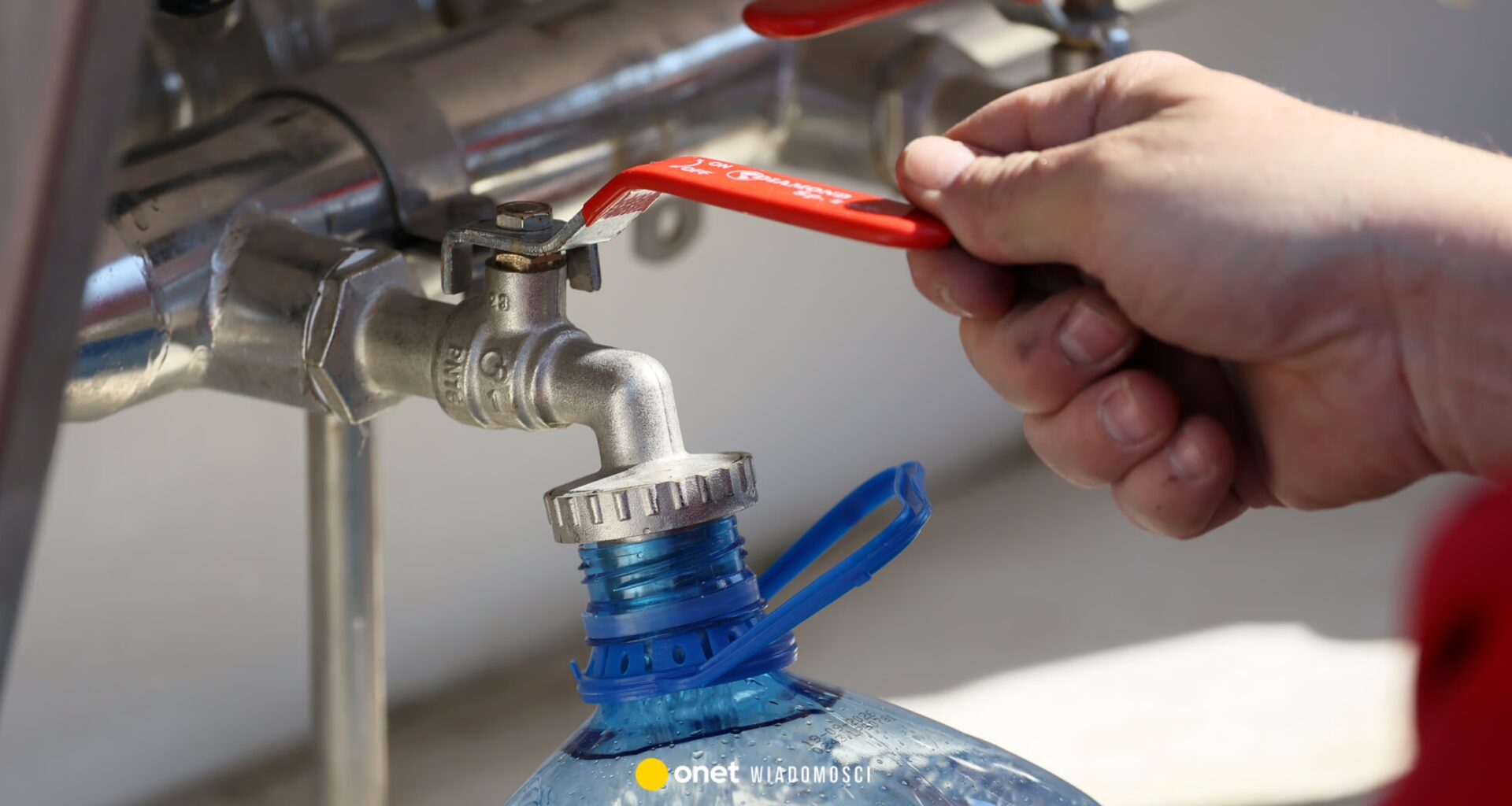 Wigilia bez wody. Awaria wodociągów w dwóch dzielnicach Warszawy - Onet Wiadomości