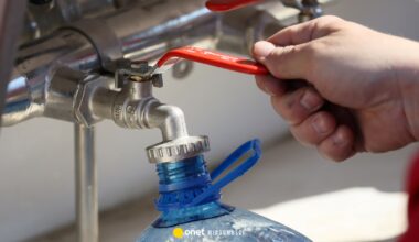 Wigilia bez wody. Awaria wodociągów w dwóch dzielnicach Warszawy - Onet Wiadomości