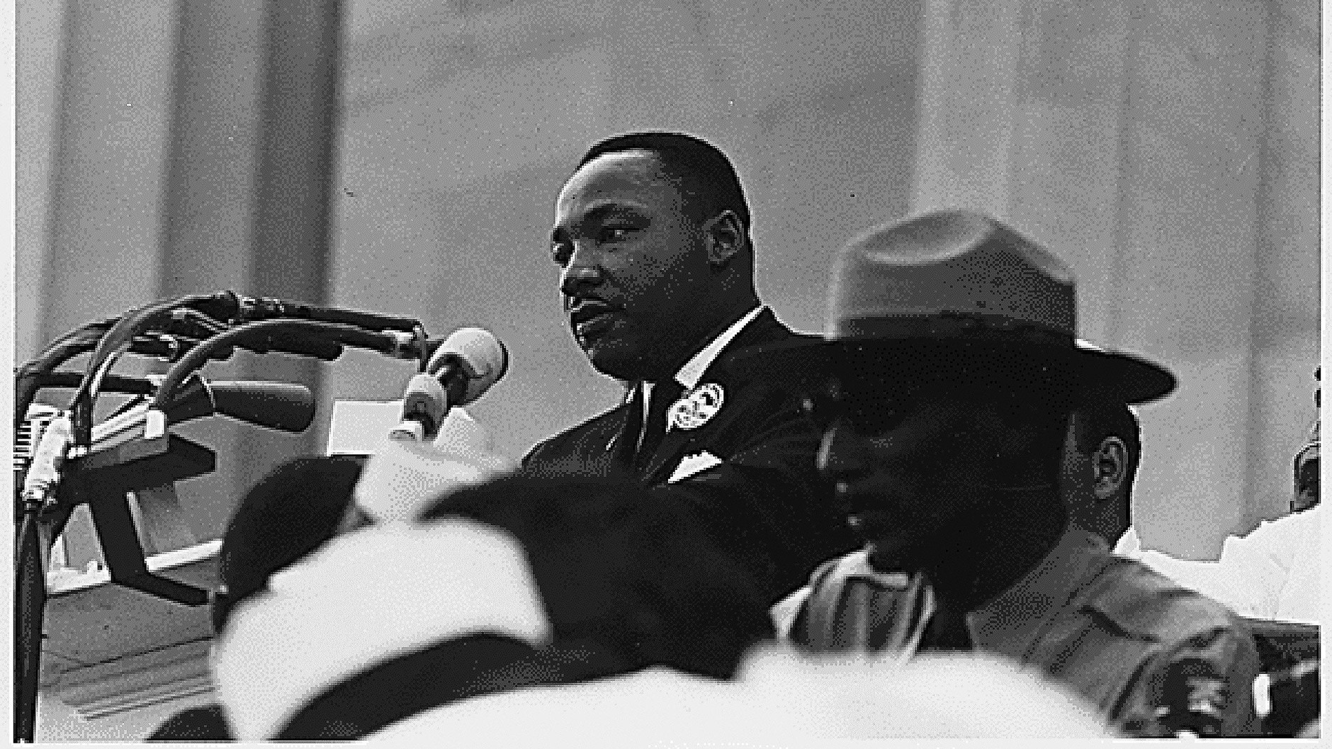 Martin Luther King Jr wygłasza przemówienie sprzed pomnika Lincolna. Waszyngton, 28 sierpnia 1963 r.