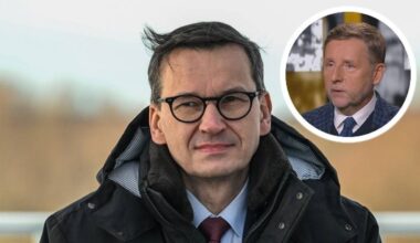 Mateusz Morawiecki na pierwszym planie, z wizerunkiem Przemysława Szubartowicza w okręgu w prawym g&oacute;rnym rogu.