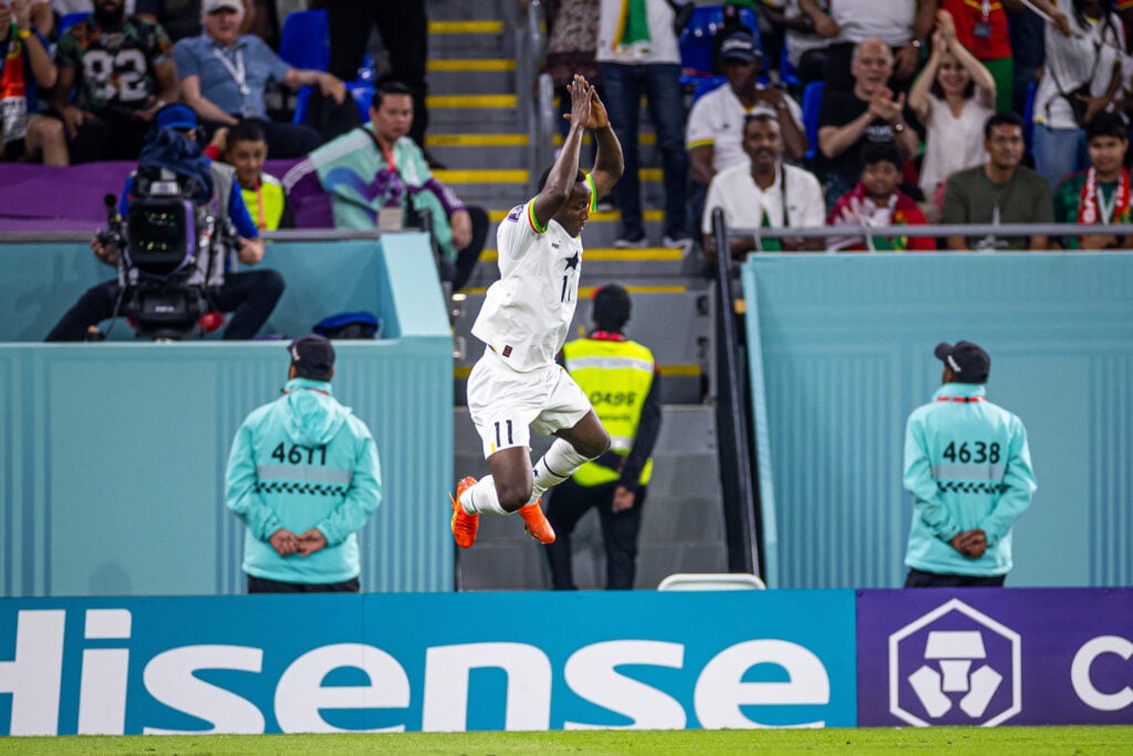 Osman Bukari świętuje gola na mundialu