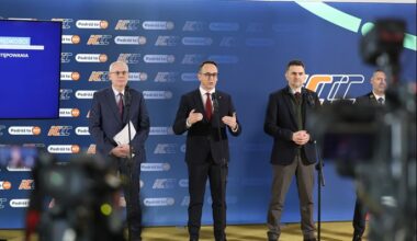 Klimczak o „kolejowym dnie” polityków PiS