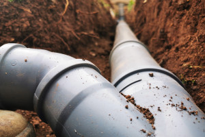 Zaledwie 8 proc. mieszkańców podłączonych do kanalizacji. Zapaść nawet obok stolicy