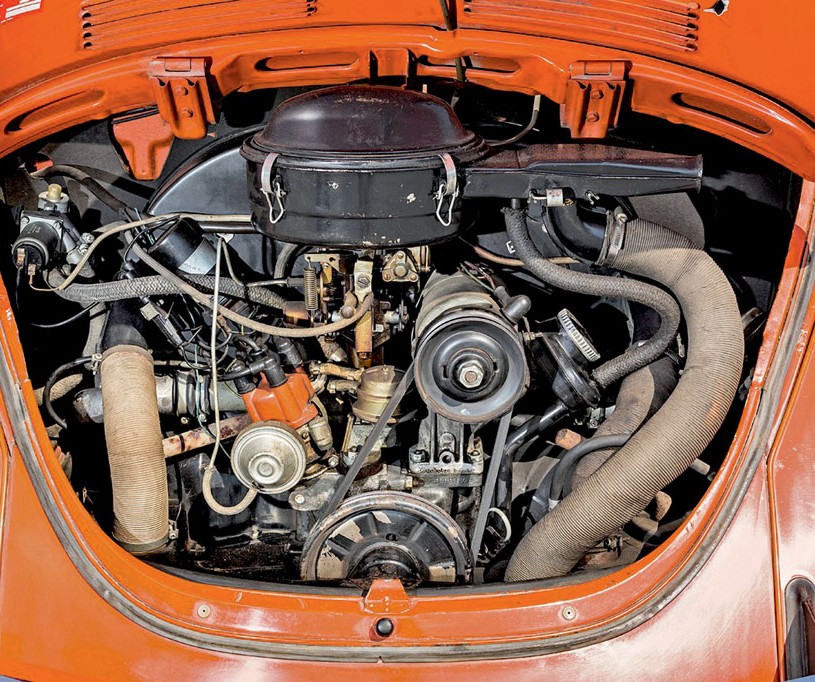 W Garbusie przewody paliwowe przechodzą tuż obok aparatu zapłonowego – nawet minimalny wyciek grozi pożarem.