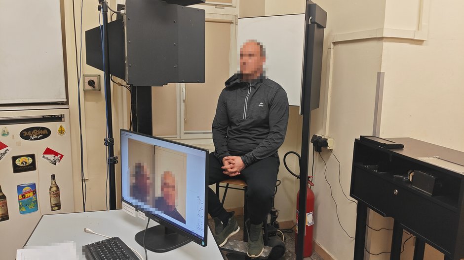 Policjanci zatrzymali trzech Ukraińców, którzy mieli w aucie sprzęt szpiegowski i hakerski