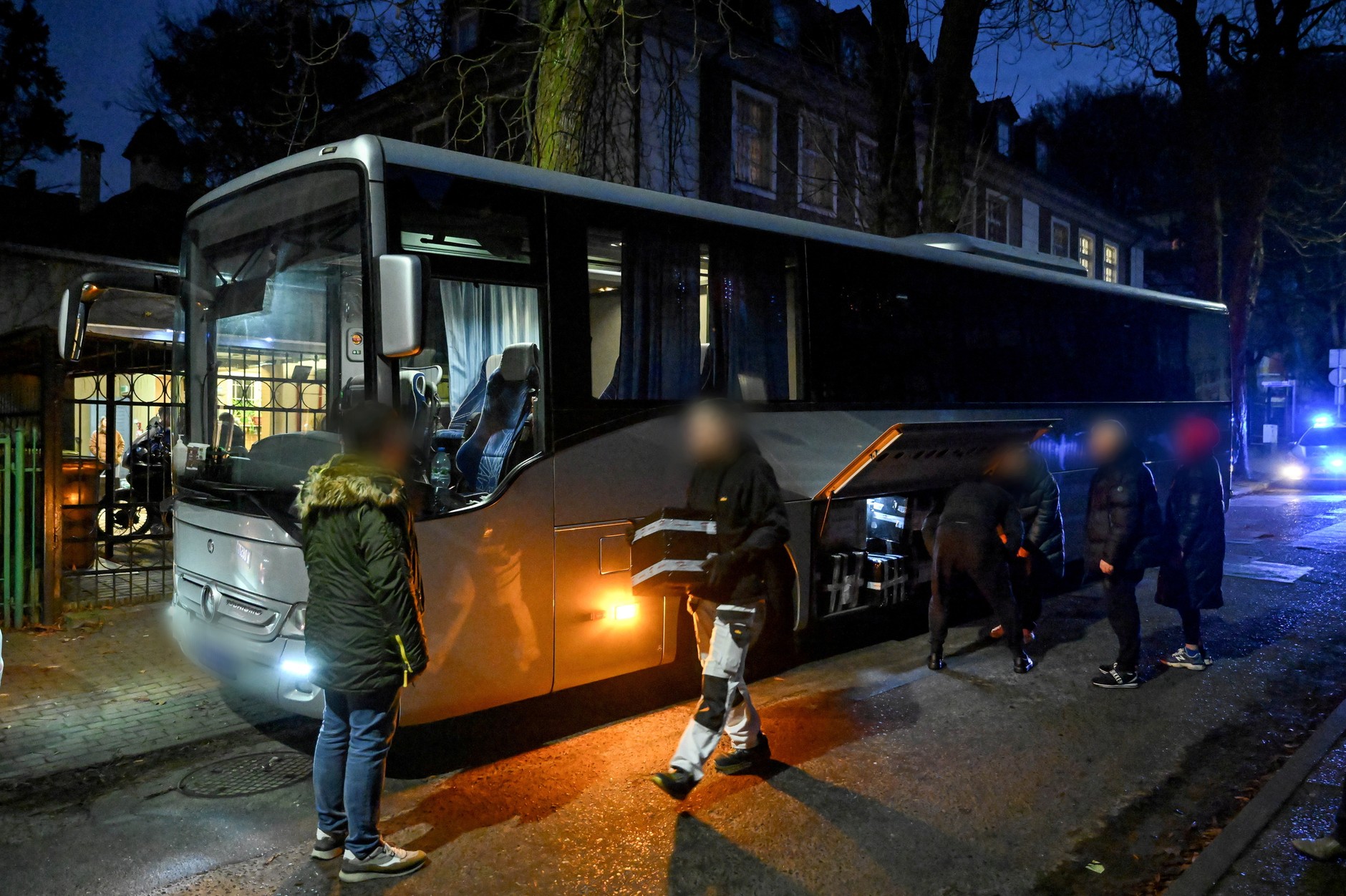 Pracownicy ostatniego rosyjskiego konsulatu w RP pakują swoje rzeczy