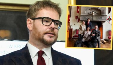 Jan Lubomirski-Lanckoroński pokazał wnętrze zamku. Zapozował z dziećmi
