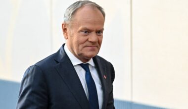 Donald Tusk pokazał sondaż. Wskazał na wynik dwóch partii. "I to przed aferą"