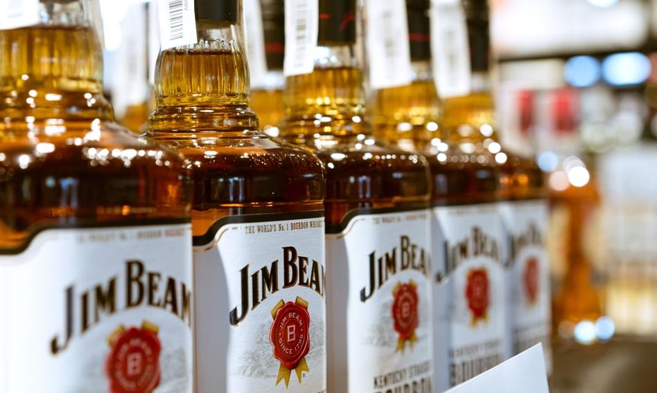 Produkcja kultowego bourbonu wstrzymana. To efekt Trumpa i rekordowych zapasów