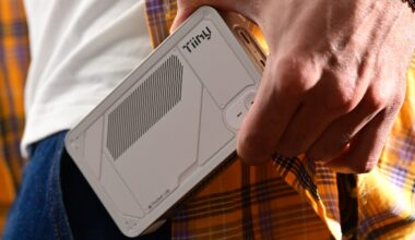 Najmniejszy superkomputer świata mieści się w dłoni. Tiiny AI Pocket Lab zawstydza potężne stacje robocze