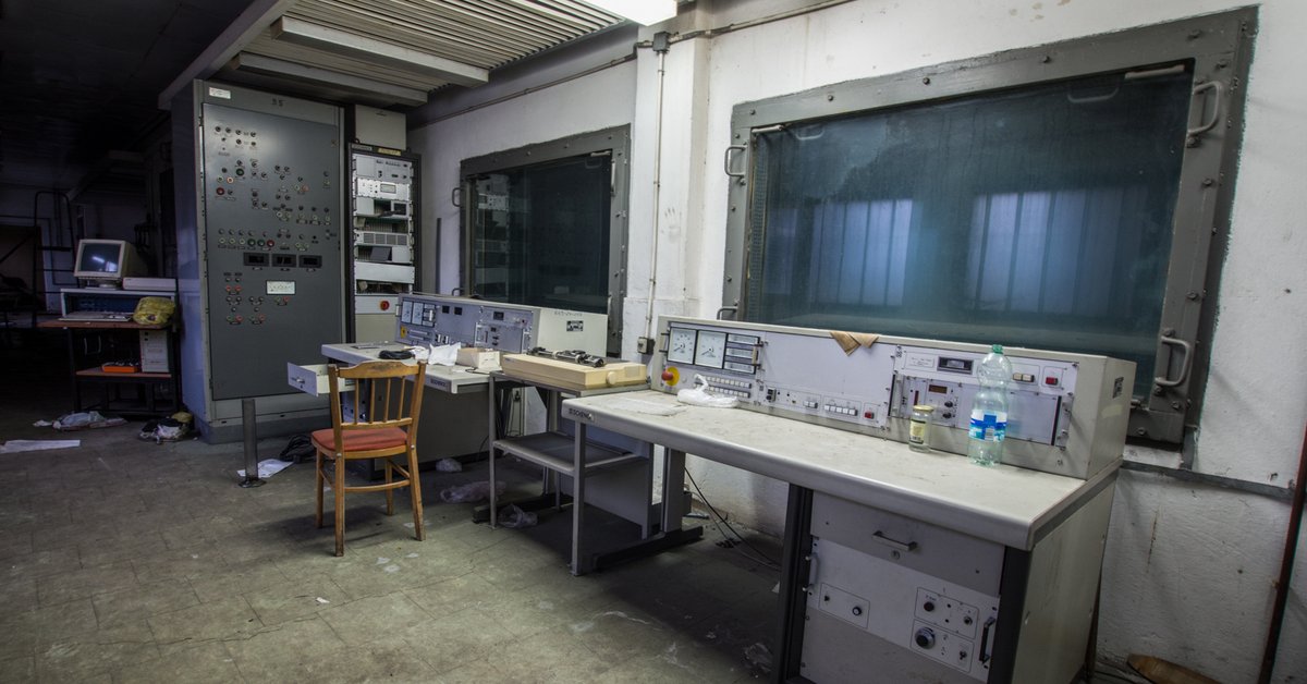 Historyczna fabryka silników w Warszawie przed ostateczną rozbiórką. Przez lata pod jej powierzchnią istniał schron