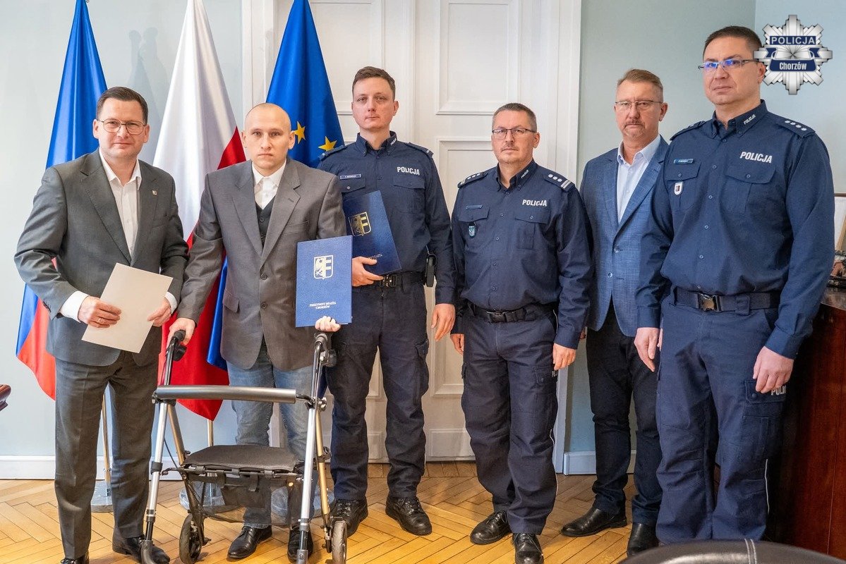 Policjant, który ratował innych z pożaru, potrzebuje naszej pomocy - Wiadomości