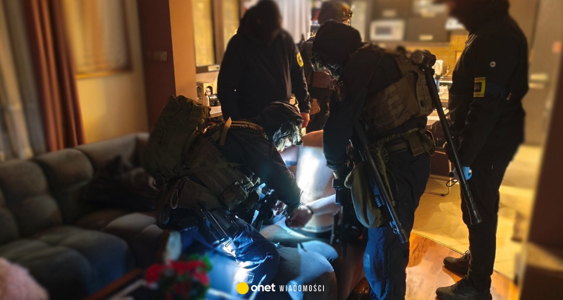 Podszyli się pod policjantów i napadli na Ukraińców. Osiem osób zatrzymanych