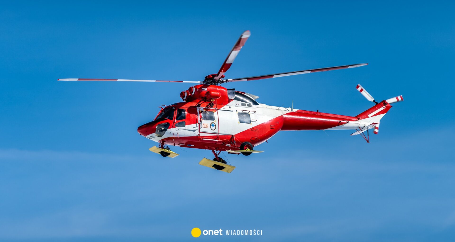 Turysta walczy o życie po upadku w rejonie Rysów. Dwóch innych poszukiwano całą noc