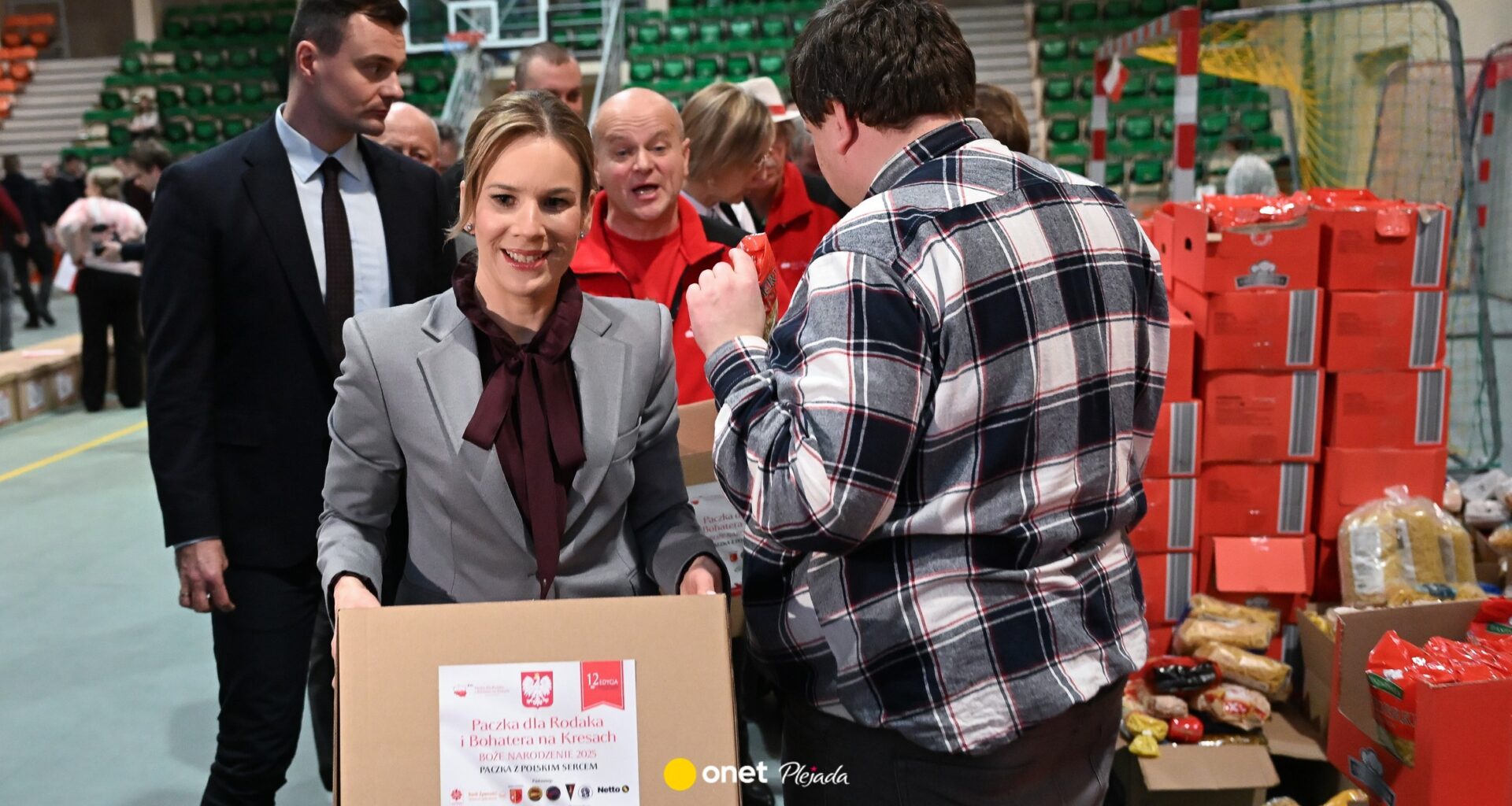 Marta Nawrocka znów wyruszyła w Polskę. Postawiła na nieoczywiste połączenie kolorów