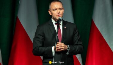 Karol Nawrocki na wizji został upomniany przez żonę. To powiedziała do słuchawki