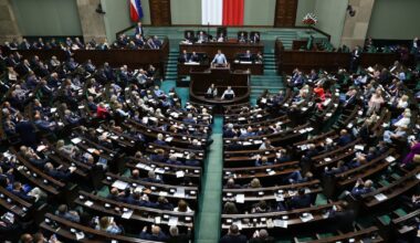 Nowy sondaż partyjny. W Sejmie doszłoby do sporych przetasowań - Onet