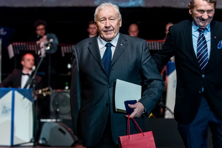 Wojciech Łazarek zostanie upamiętniony tablicą na bloku przy Orłowskiej 7 w Gdańsku.