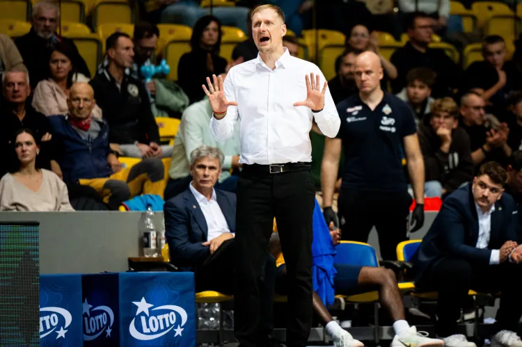 Wtorkowy mecz będzie pierwszym w którym Mantas Cesnauskis poprowadzi drużynę przeciwko Enerdze Czarnym Słupsk, klubowi z którym był związany jako zawodnik i trener