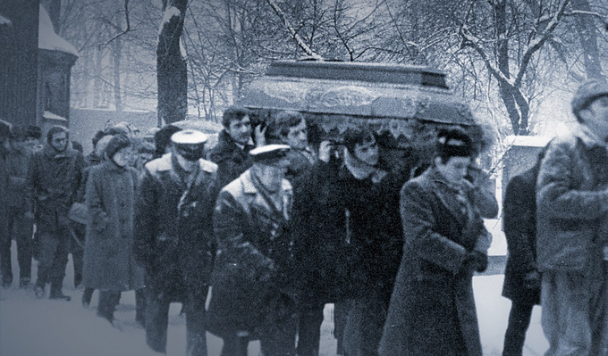 Pogrzeb Bogusława Kopczaka, jednego z górników poległych w KWK „Wujek”, 17 grudnia 1981 r.