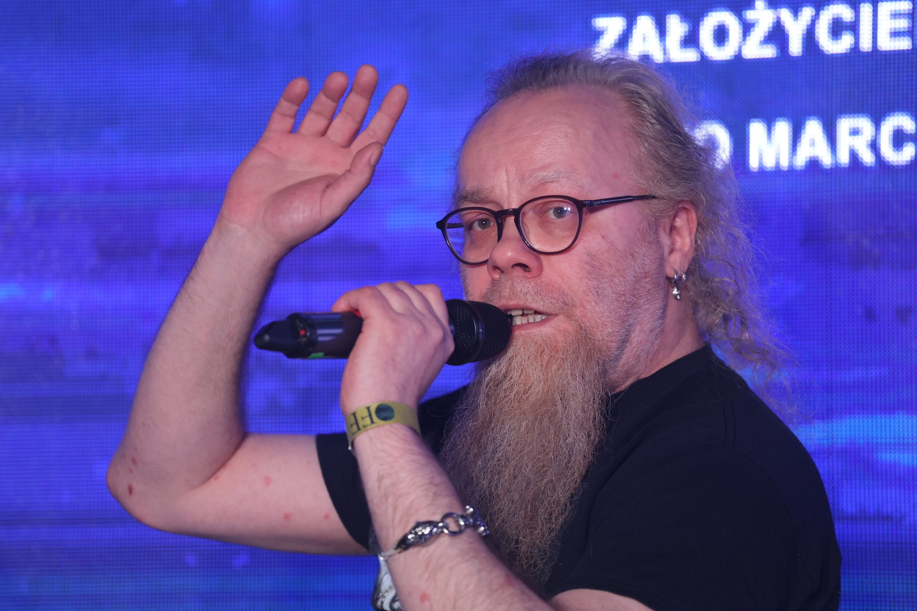 Maj 2023 r., Warszawa. Wystąpienie Michała Sapoty ws. młodego pokolenia na rynku pracy 