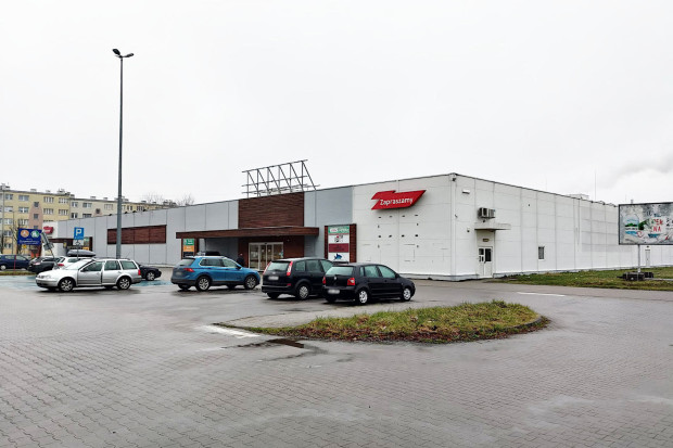 Budynek po Tesco tesco budynek parking
