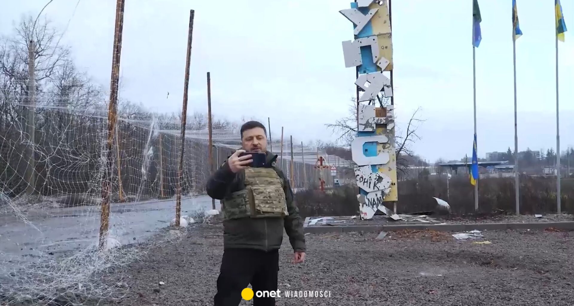 Wołodymyr Zełenski na linii frontu pod Kupiańskiem. Tuż przy rosyjskich pozycjach