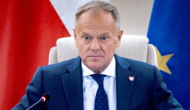 Polacy w sondażu o wypłatach dla ofiar wojny. "Nie" dla pomysłu Tuska