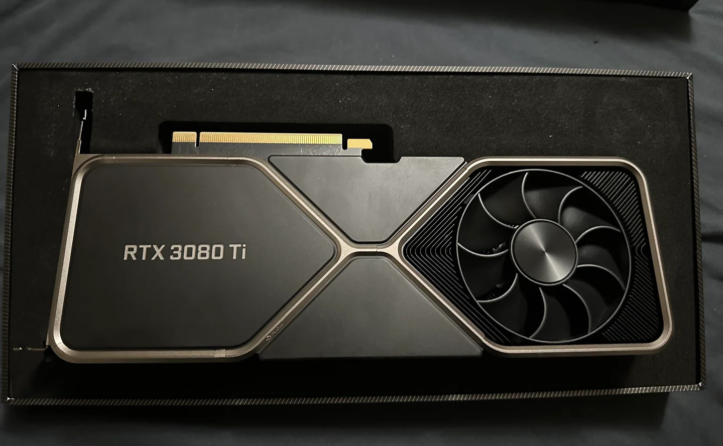 Chciał kupić kartę GeForce RTX 3080 Ti. Trafił na rzadką wersję NVIDII