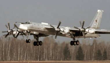 Rosyjski bombowiec strategiczny Tu-95MS.