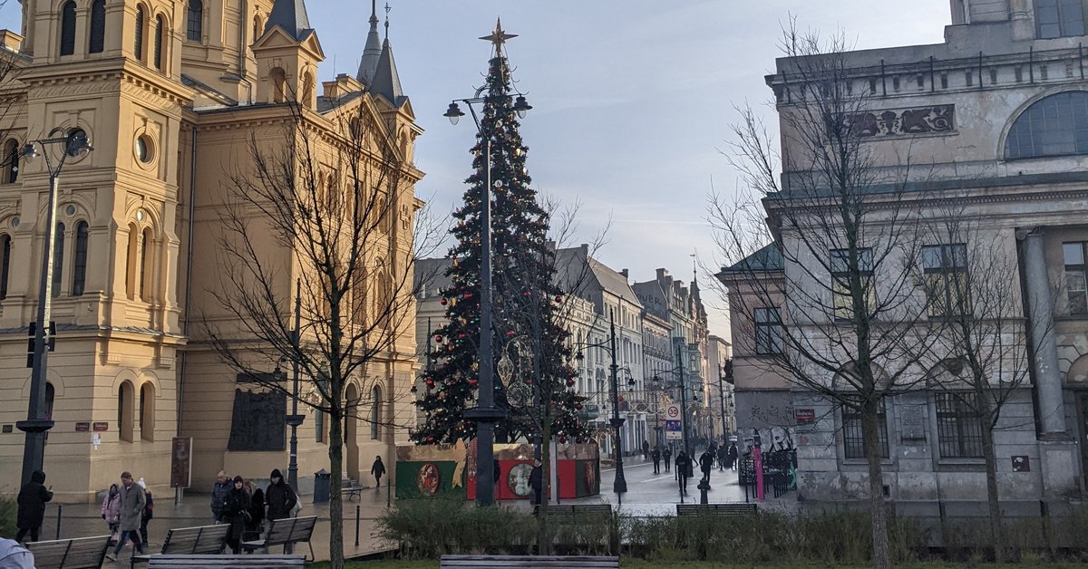 Wpadka na rozświetleniu choinki w Łodzi. Nagranie robi furorę - Onet