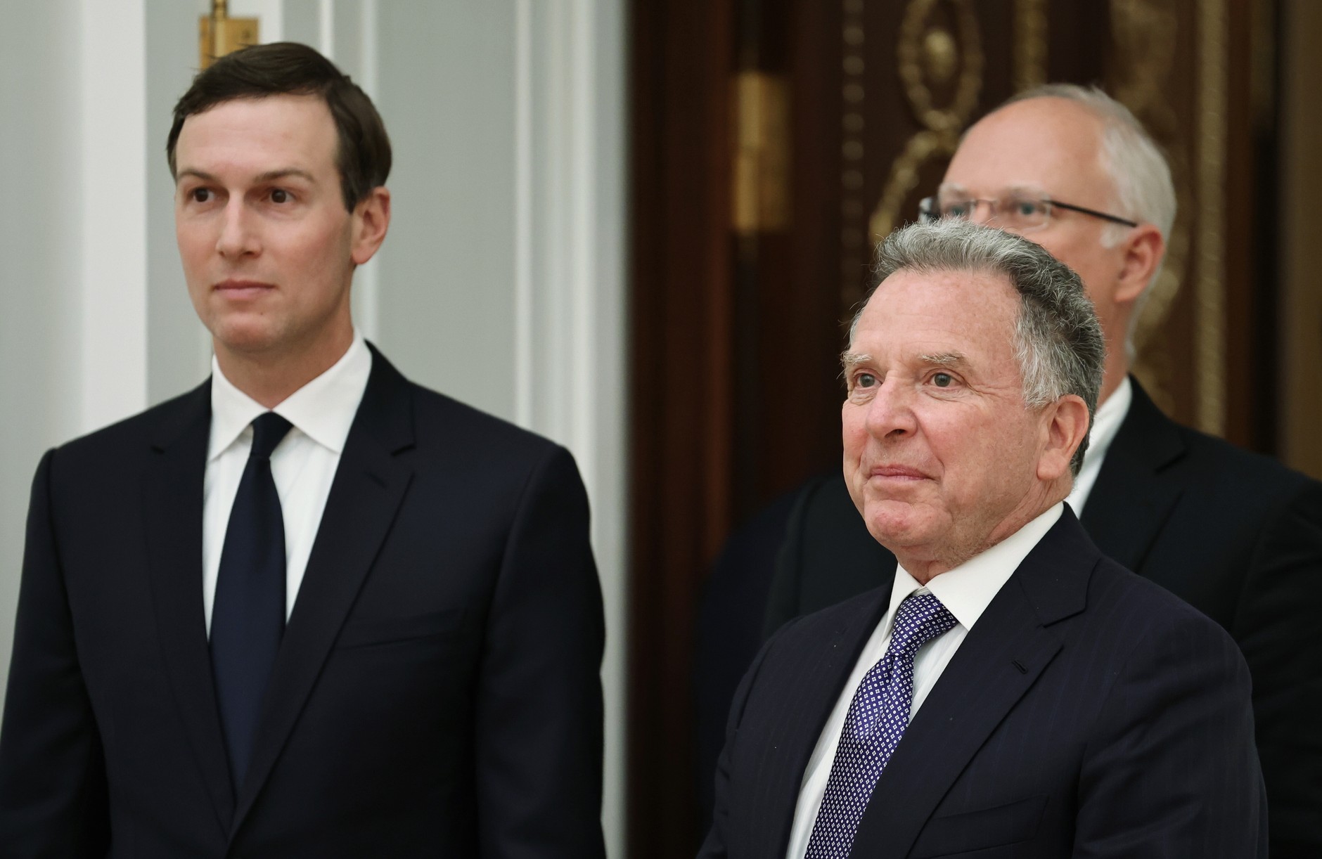 Zięć Donalda Trumpa Jared Kushner (L) i wysłannik prezydenta USA Steve Witkoff (P) przed spotkaniem z prezydentem Rosji Władimirem Putinem na Kremlu w Moskwie, Rosja, 2 grudnia 2025 r.