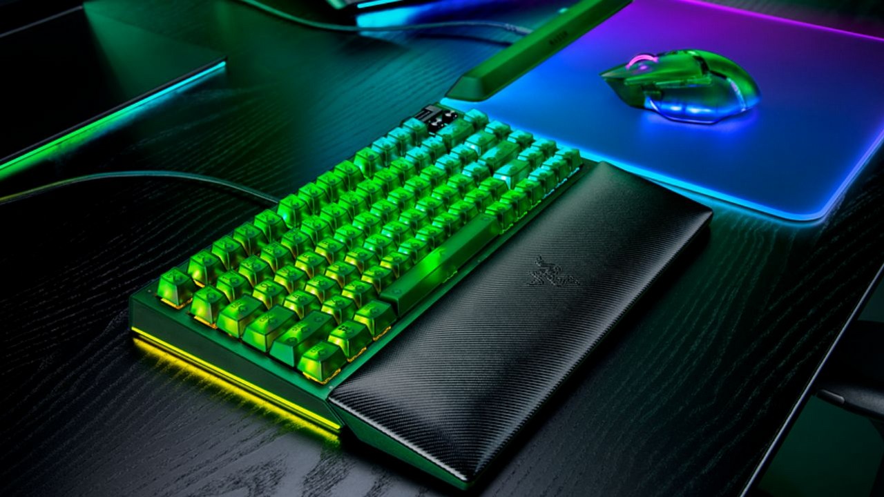 Klawiatura zachwyca, myszka waży swoje, a podkładka świeci jak szalona. Razer zaszalał z serią Phantom Green