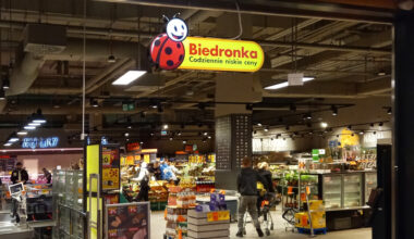 Od dzisiaj w Biedronce „6+6 gratis”. Klienci biorą na zapas :: RMF FM