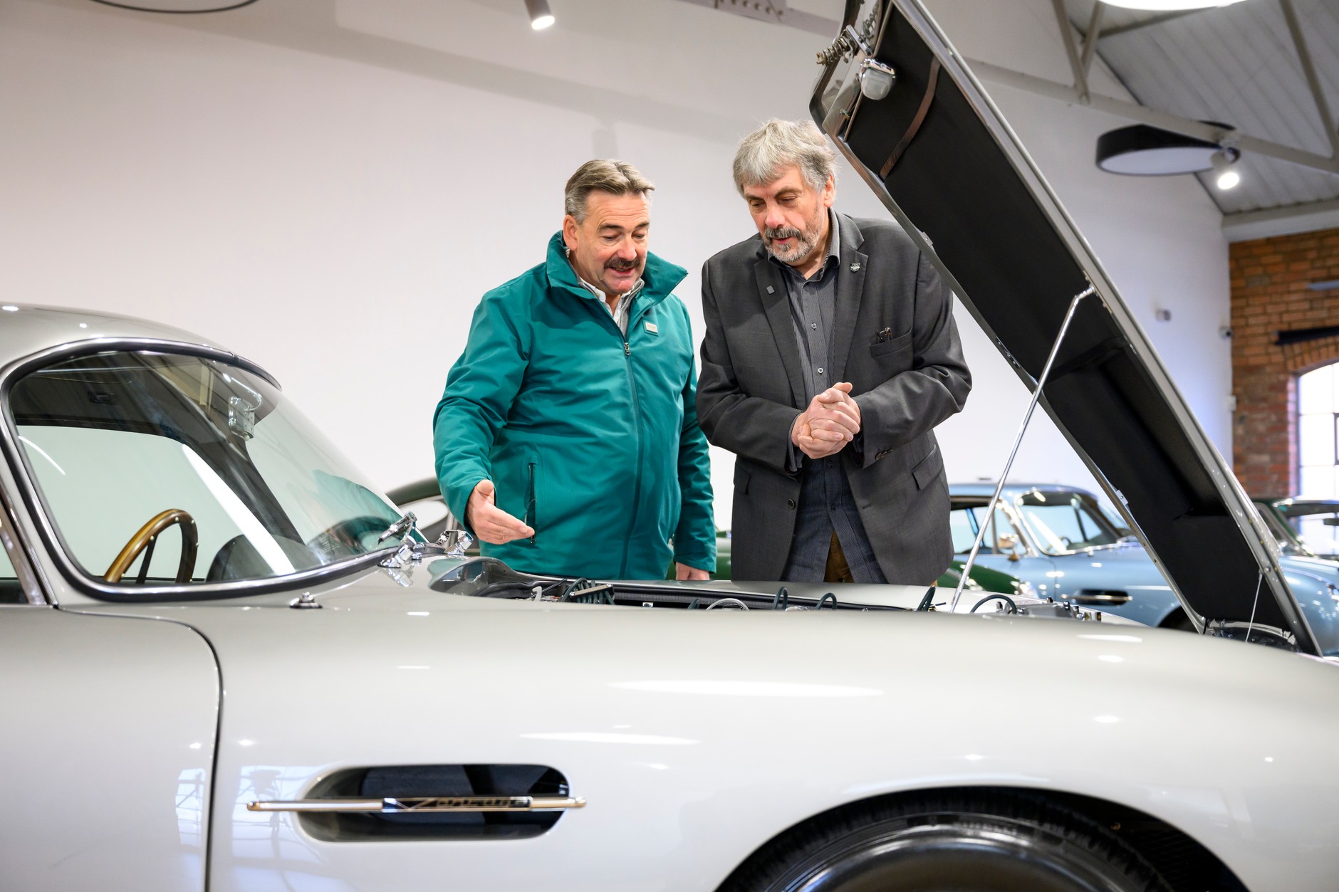 Aston Martin DB5 Vantage z 1965 r. wyremontowany po 45-letnim postoju na dworze